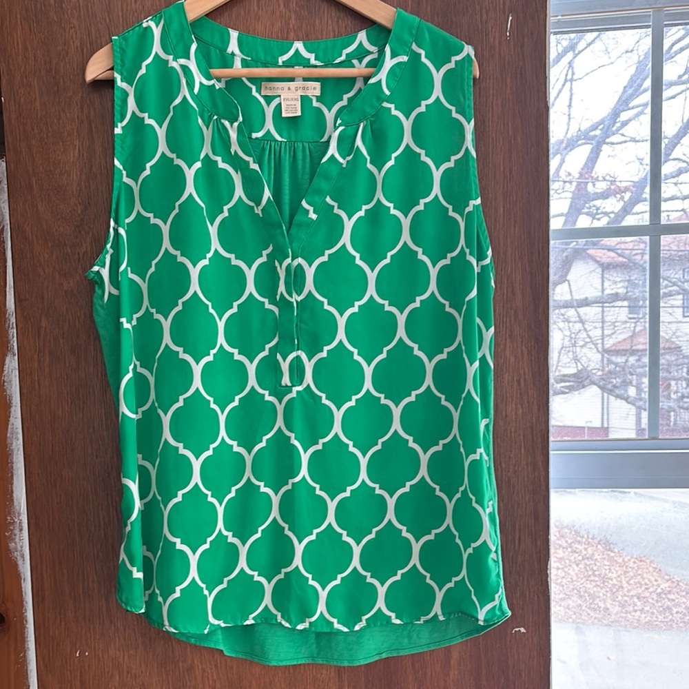 Emerald Green Sleeveless Blouse with Mandarin Collar